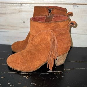 Toms Lunata Suede Ankle Boot Fringe Side Zipper  Cognac Size 6.5